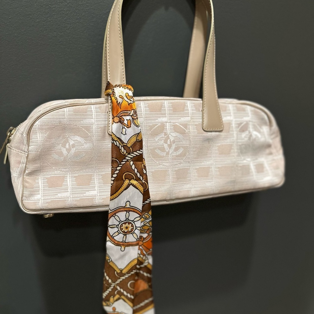 Chanel Handbag | Authentic Chanel Shoulder Bag | Authenticity card included - Picture 10 of 16